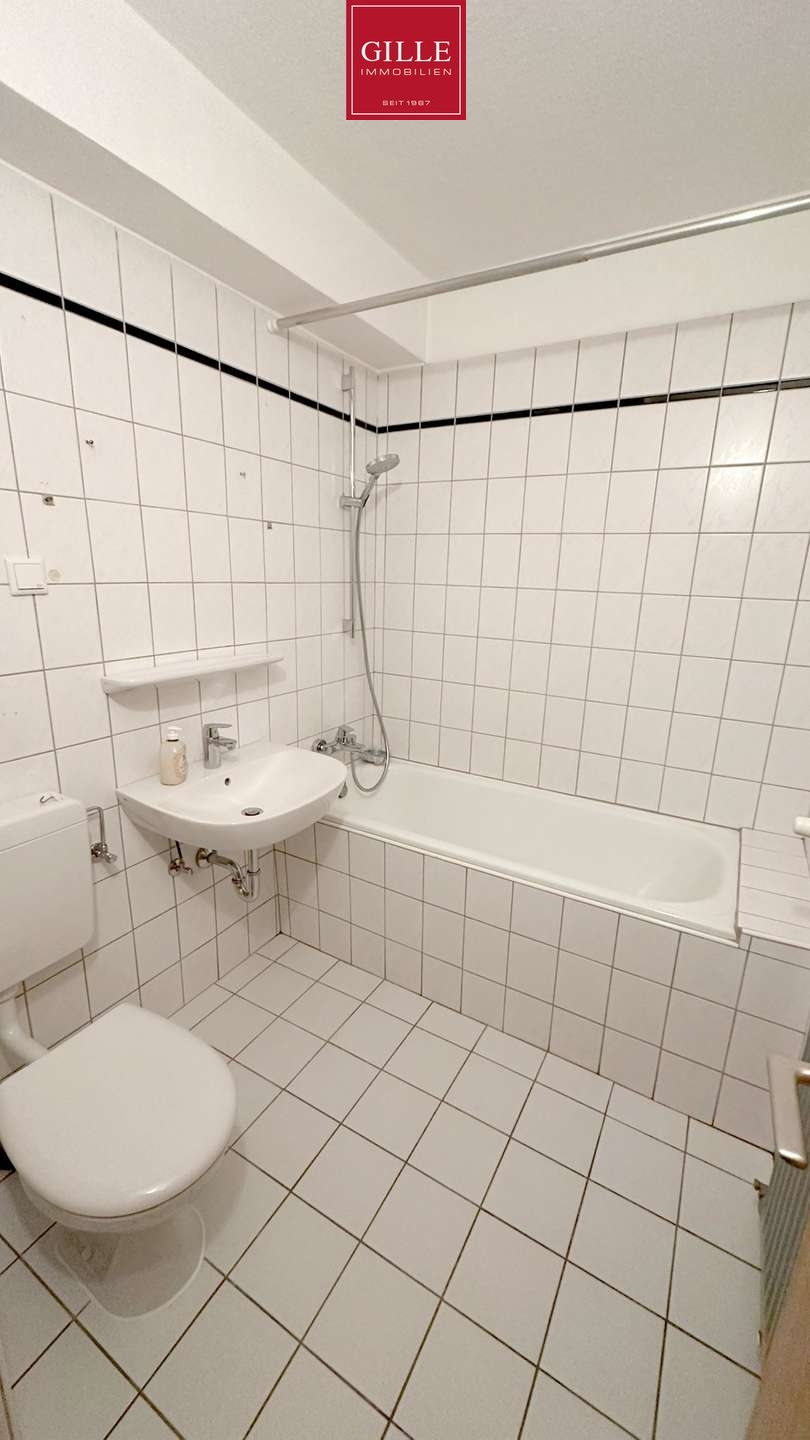 Ansicht 15 von: Neuss-Reuschenberg: Helle u. gepflegte 2-Zimmerwhg. mit Balkon, Wannenbad & Aufzug